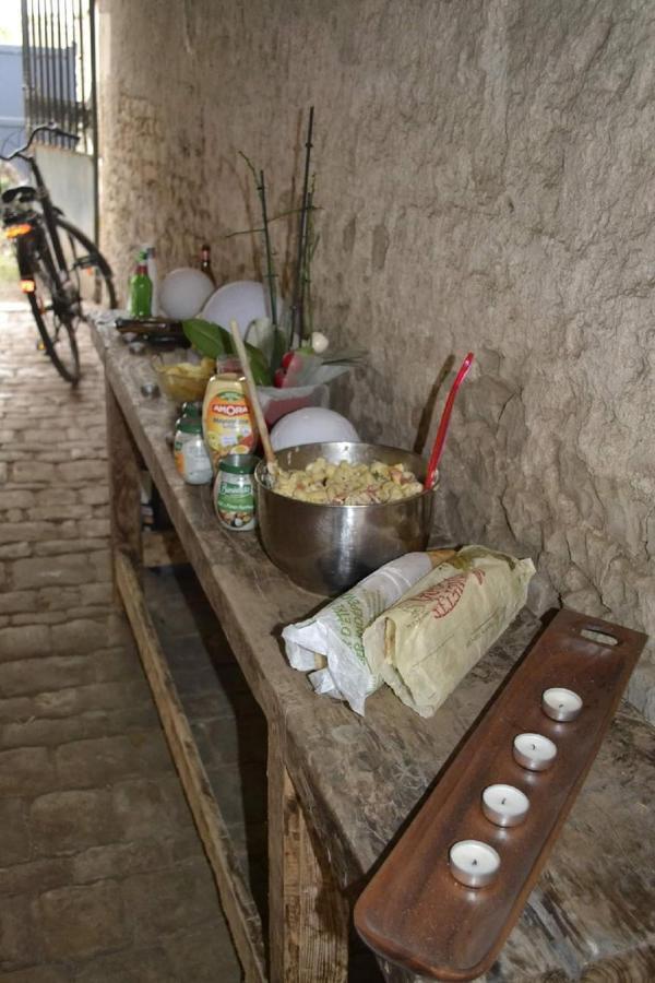 Ferienwohnung Belle Chambre D'Hote Pour 2 A 4 Personnes Chef-Boutonne Exterior foto